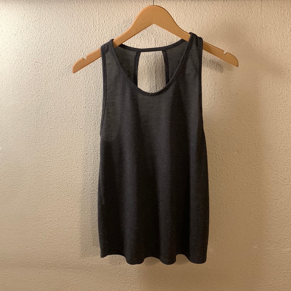 Old Navy athletic top with cut out back. Grey. Size small